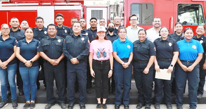 Entrega Ayuntamiento de La Paz una unidad extintora al Cuerpo de Bomberos