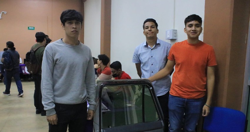 Estudiantes de UABCS trabajan en sistema para prevenir golpes de calor al interior de un vehículo