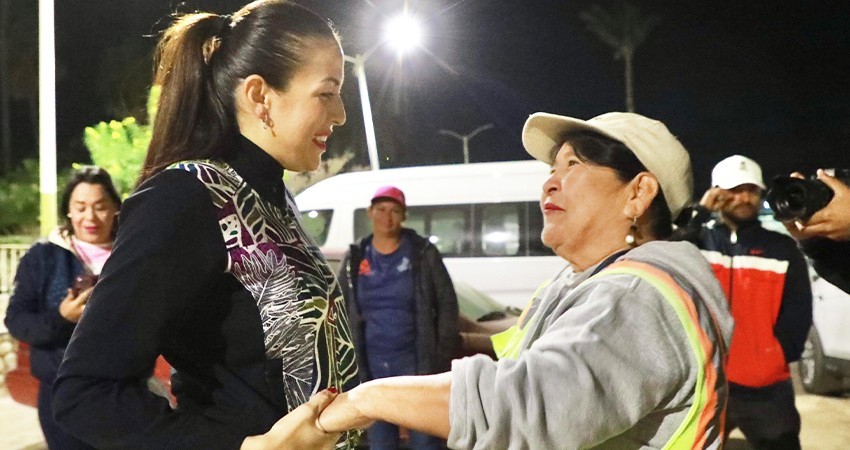 Comparte presidenta Municipal tradicional Rosca de Reyes en Servicios Públicos