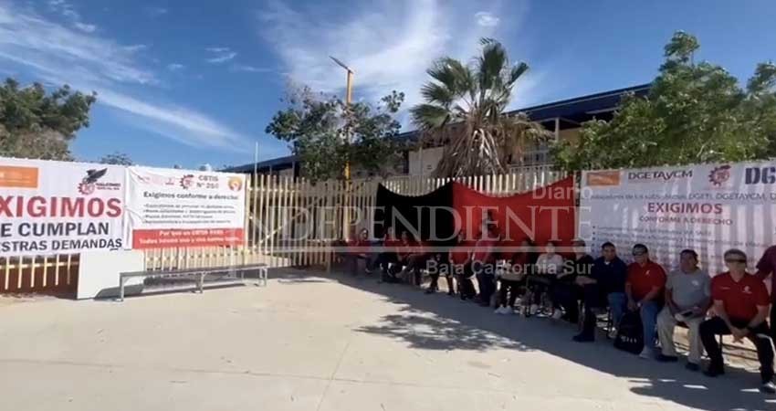 CBTIS 256 de CSL y Telebachillerato Comunitario se van a paro indefinido