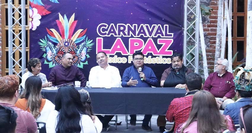 Realizan conversatorio “Crónicas y Confeti” en el marco del Carnaval La Paz 2024