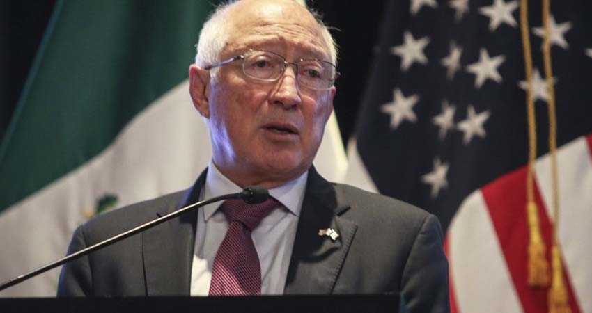 'Caso cerrado', dice Ken Salazar sobre supuesto financiamiento ilegal a campaña de AMLO en 2006