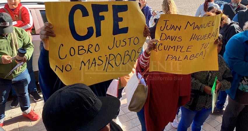 Ciudadanos de La Paz exigen solución inmediata a CFE por altos costos por el servicio