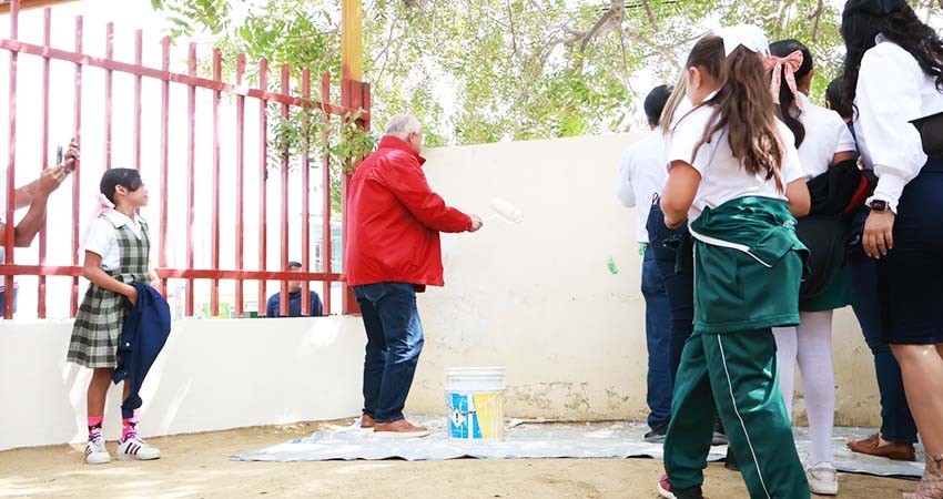 Encabeza gobernador Castro Cosío programa de mejoramiento de imagen en escuelas públicas