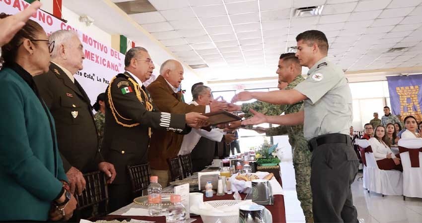 Enaltece el gobernador Castro Cosío la lealtad y patriotismo del Ejercito Mexicano