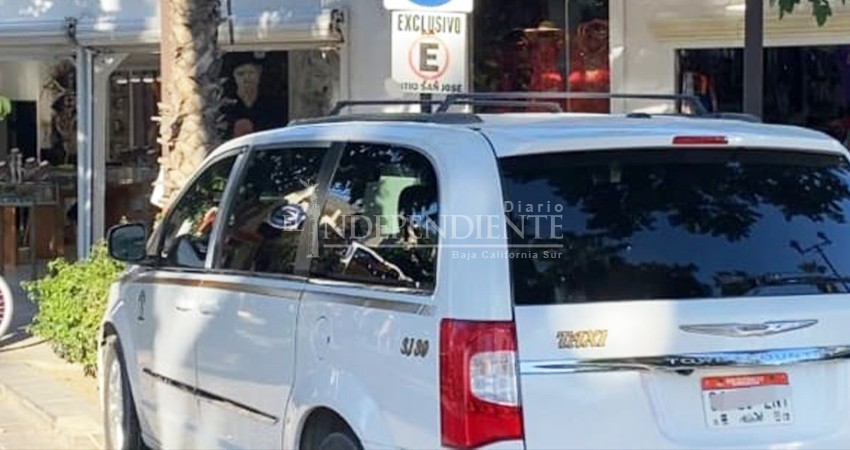 Agremiados acusan a trabajadores de hoteles de Los Cabos de hacer negocios con "taxis piratas"