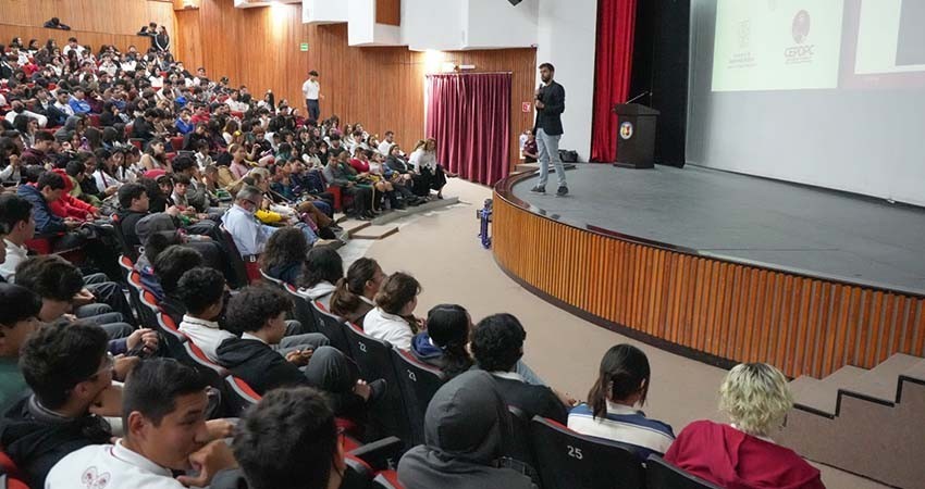SSPE realiza conferencia dirigida a jóvenes estudiantes de La Paz
