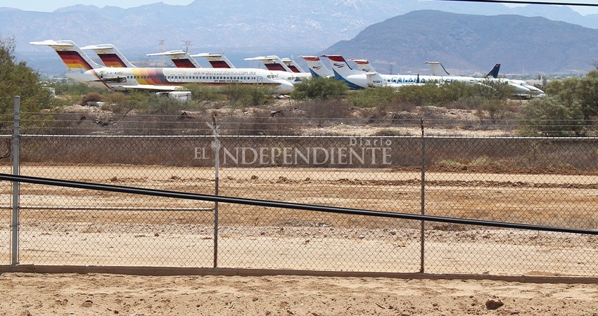 Ex trabajadores de AeroCalifornia buscan cobrar el adeudo de la empresa, siguiendo modelo de Mexicana de Aviación