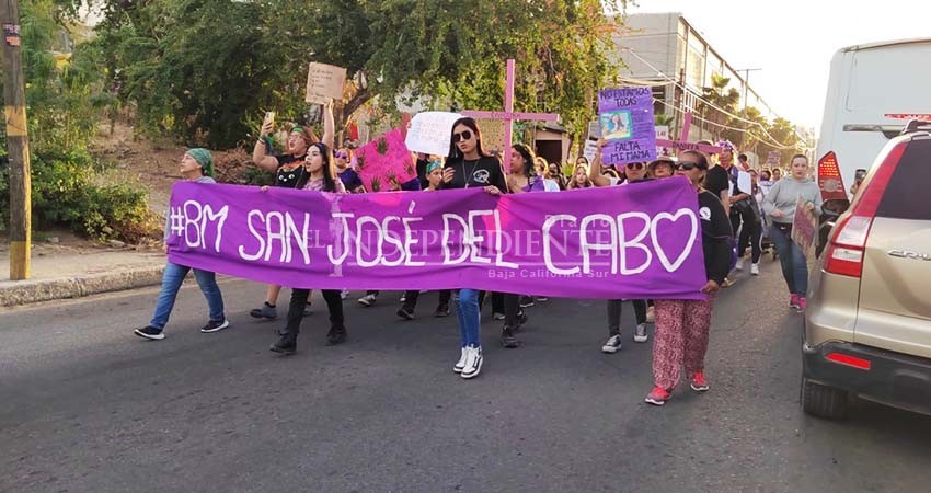 8M. "Marea morada" inunda BCS: feministas reclaman alto a la violencia