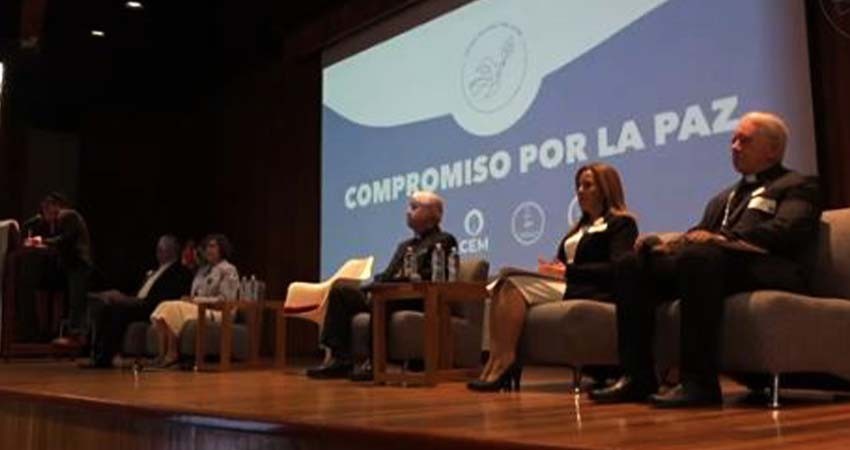 Presidenciables firman Compromiso de Seguridad de la Iglesia Católica