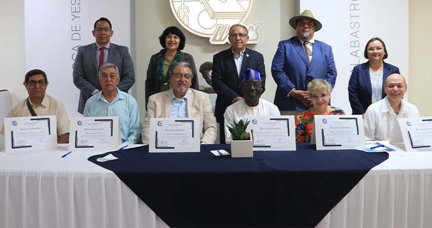 La UABCS reconoce la invaluable labor de personal docente jubilado