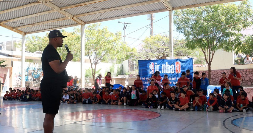 Participan alumnos de La Paz y Los Cabos en clínicas de basquetbol