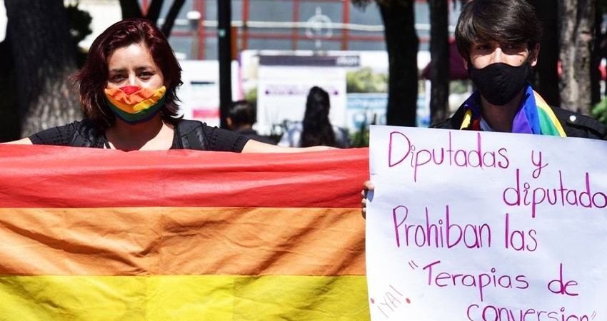 Diputados aprueban prohibir terapias de conversión; '¡No es una enfermedad!'