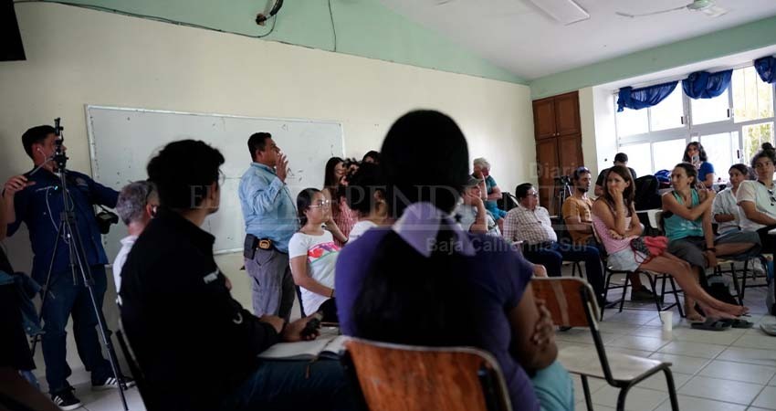 Organizaciones ambientalistas informan a la comunidad de El Sargento sobre su derecho a playas públicas