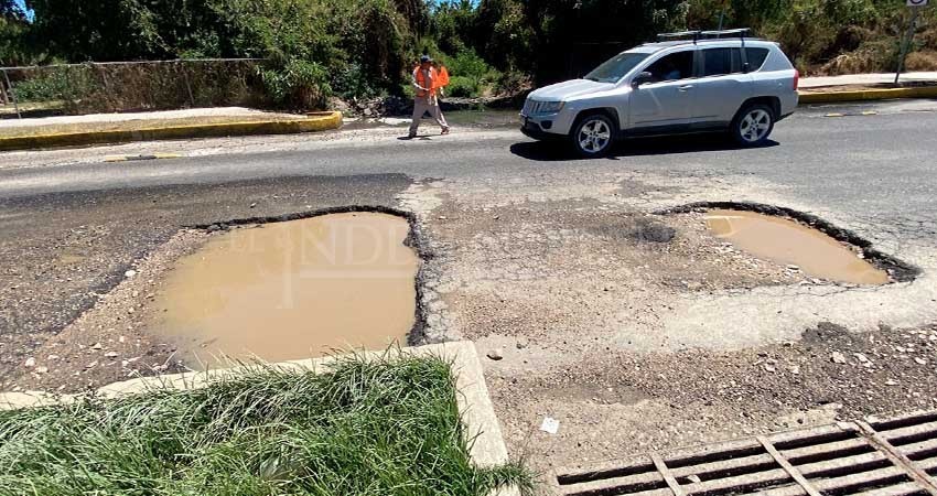 Fugas por Planta de Tratamiento FONATUR afectan Boulevard Mijares