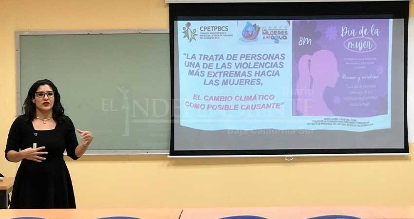 Responsable de la Comisión Estatal para Prevenir y Erradicar la Trata aborda temas cruciales en la UABCS en el marco del mes de la Mujer