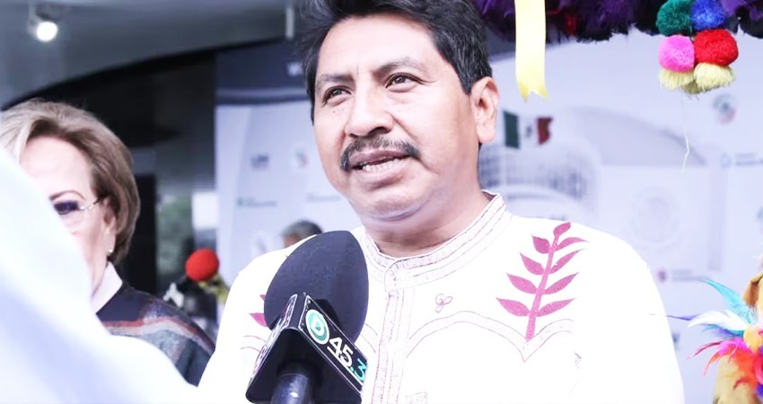 Morenista justifica sacrificio de gallina en el Senado: ‘Son costumbres de pueblos’