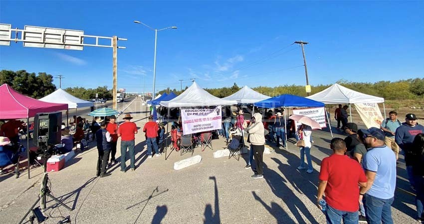 Cerrada la Transpeninsular, hasta que paguen, advierte el magisterio