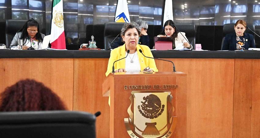 Será obligación de los notarios públicos constar la enajenación de inmuebles durante el matrimonio