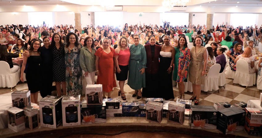 Celebra Gobierno Municipal a madres trabajadoras del Ayuntamiento