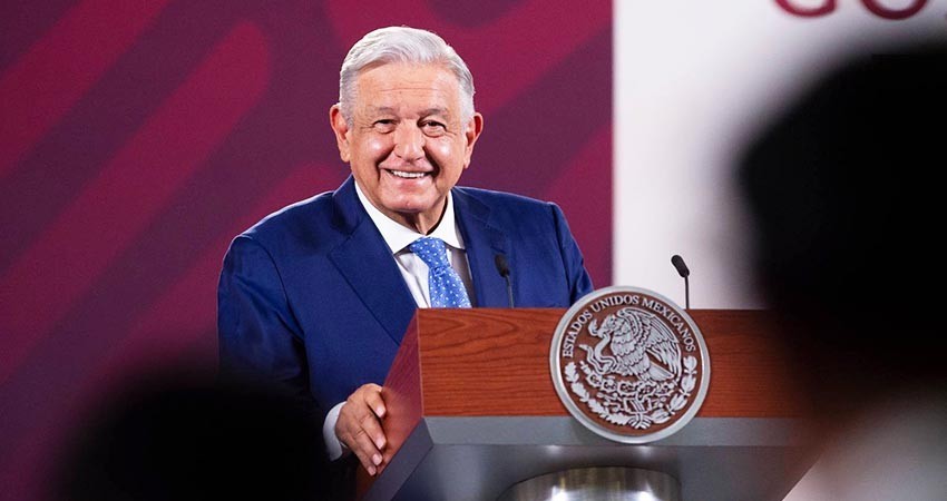“Regalo” a maestros: Anuncia AMLO aumento anual de salario para docentes en México