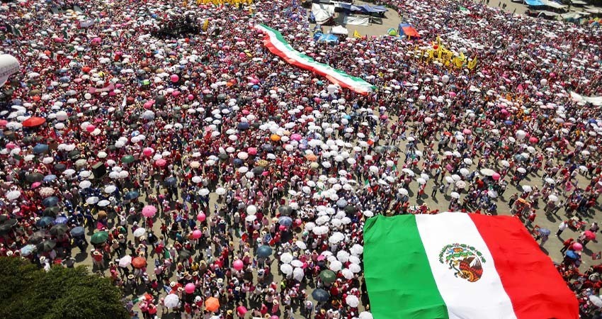 Presume 'Marea Rosa' un millón de asistentes; CDMX calcula 95 mil