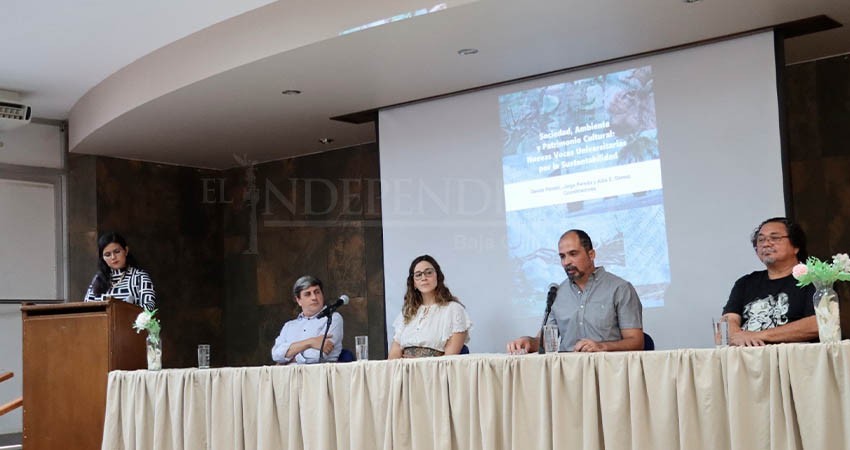 Presentan en la UABCS libro de ensayos enfocados en los temas de Sociedad, Ambiente y Patrimonio