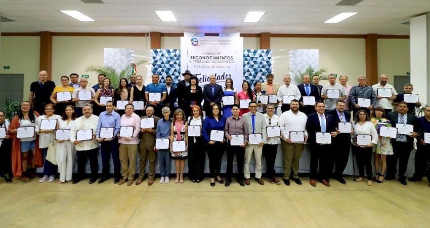 La UABCS reconoce la dedicación de su personal docente
