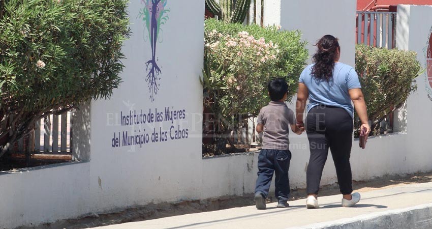 Instituto de las Mujeres de Los Cabos gasta más en celulares que en apoyos sociales