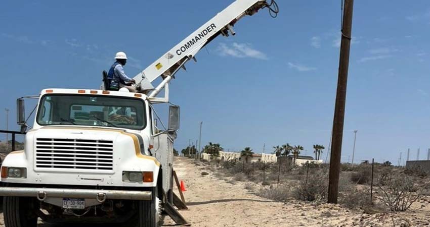 Al 80% de avance los trabajos de electrificación en San Juanico