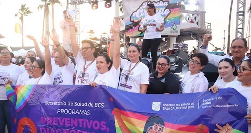 SSA promueve servicios anticonceptivos gratuitos durante marcha por el orgullo LGBTQ+