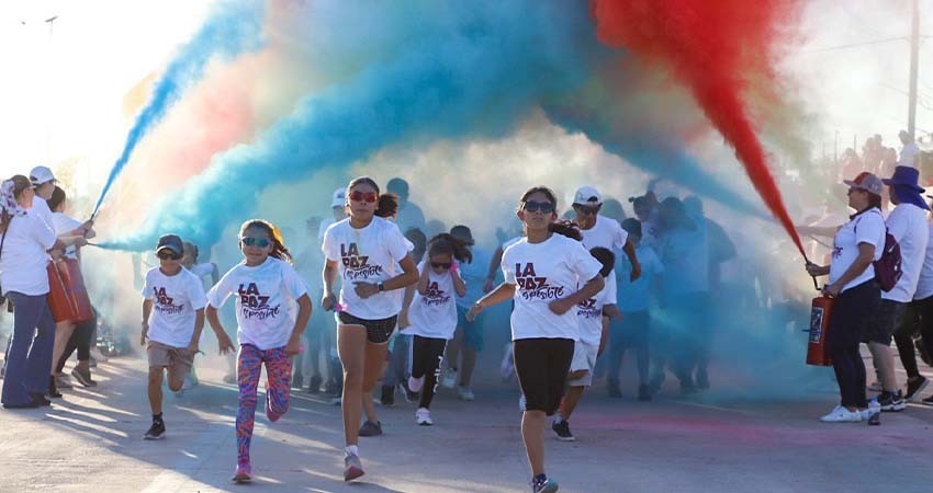 Todo un éxito la tercera edición de la Carrera de Colores en La Paz