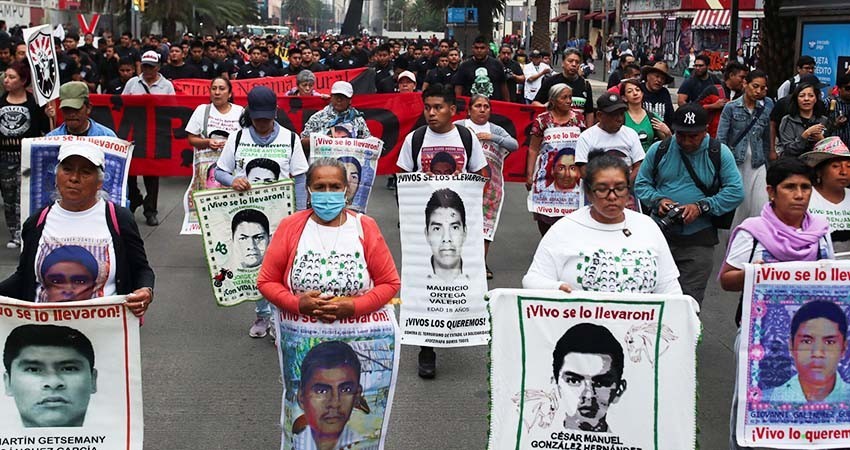AMLO confirma fecha de la primera reunión de Sheinbaum con padres de Ayotzinapa