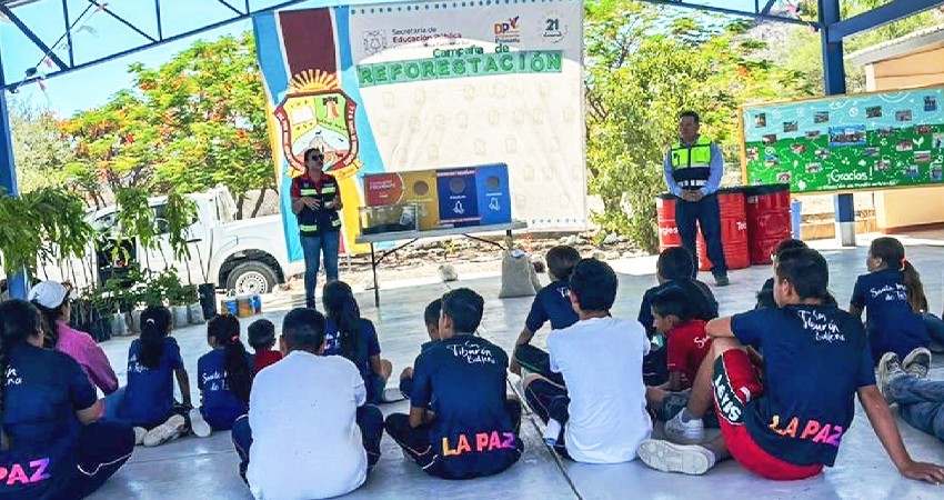 Brinda Servicios Públicos pláticas del cuidado del medio ambiente en primaria de Santa María de Toris