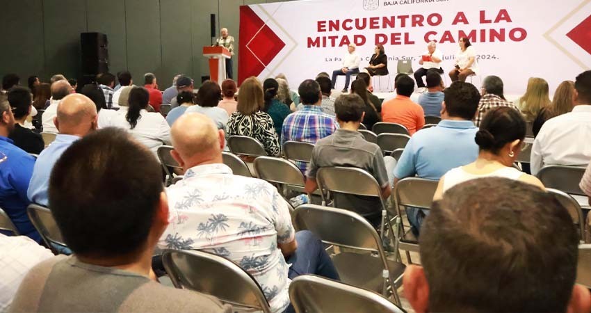 Sostiene Castro Cosío encuentro “A mitad del camino” con servidores públicos de gobierno estatal
