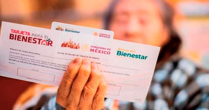 Adultos mayores migrantes en EU pueden cobrar su pensión, afirma AMLO