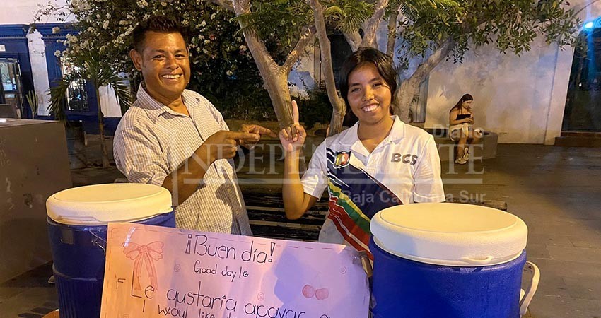 Joven esgrimista de Los Cabos vende aguas para lograr asistir a una competencia nacional
