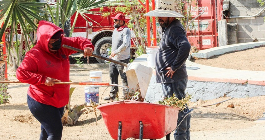 Realiza Servicios Públicos Municipales limpieza en el Barrio de San Ignacio