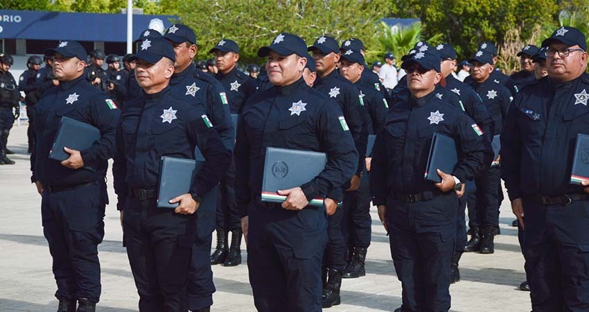 Entrega SSPE insignias de ascensos a policías estatales y penitenciarios de BCS.