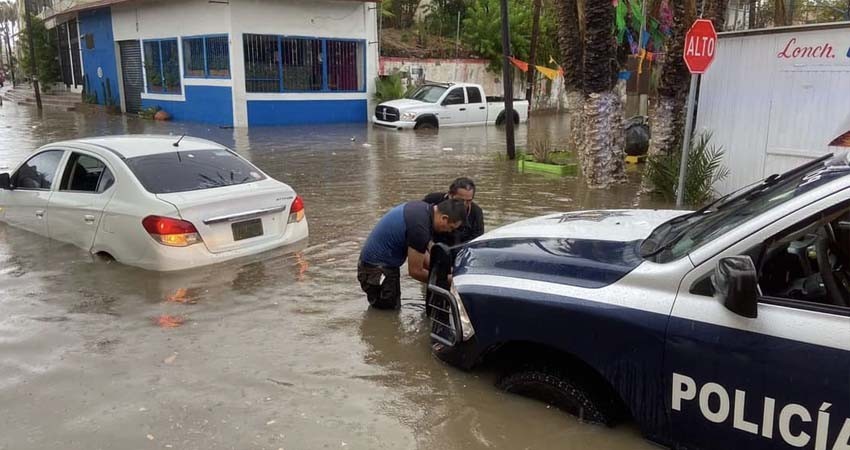 Primeras lluvias en Los Cabos dejan inundaciones en colonias