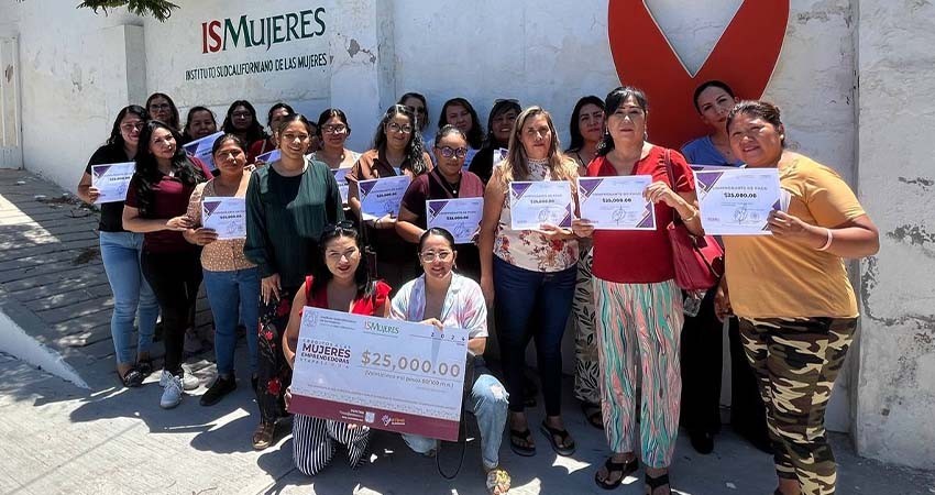 Inicia entrega de apoyos del programa créditos a mujeres emprendedoras en La Paz