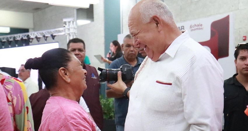 Celebra el gobernador de BCS a las y los abuelitos en su día