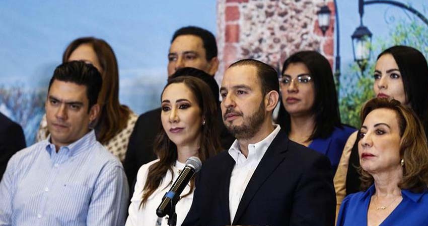 Legisladores del PAN firman compromiso para mantenerse unidos en defensa de México