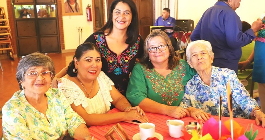Celebra DIF Municipal La Paz el “Día de los Abuelos” con desayuno