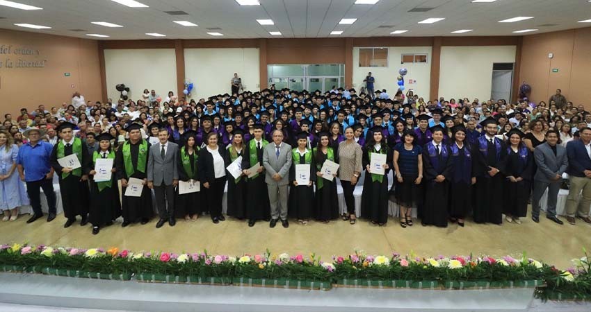 UABCS celebra la entrega de 418 documentos de egreso en nueva ceremonia de graduación