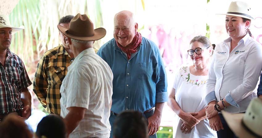 Otorga gobernador apoyos a productores agropecuarios de zonas serranas de Mulegé
