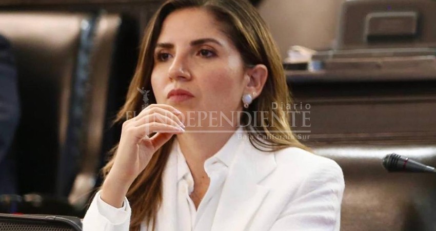 “Yunes vendió su voto por inmunidad para él y su familia”, acusa Susana Zatarain