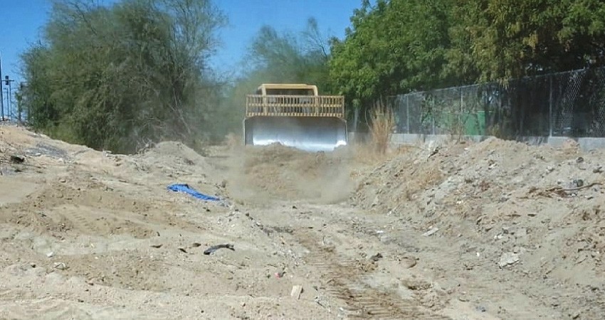 Realiza Servicios Públicos trabajos de encause y desazolve en el arroyo Juan de Dios Angulo