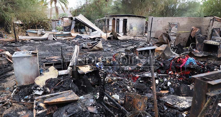 Gobierno de BCS apoyará a familias tras incendio en El Manglito