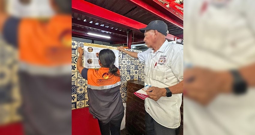 Continúa COEPRIS realizando fomento sanitario en comercios de Los Cabos tras recientes lluvias